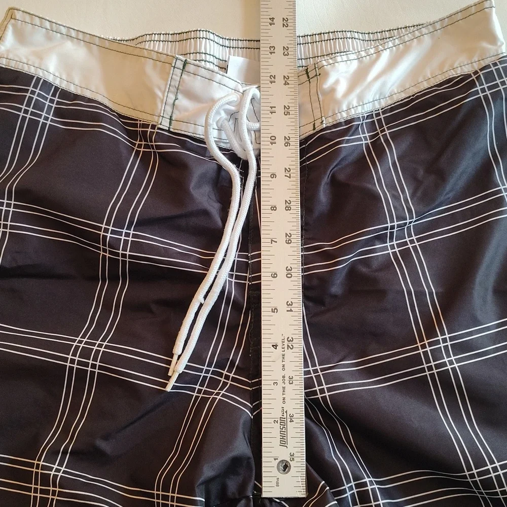 NFL Green Bay Packers Swim Trunks L Black & White Plaid Beach Vacation Resort